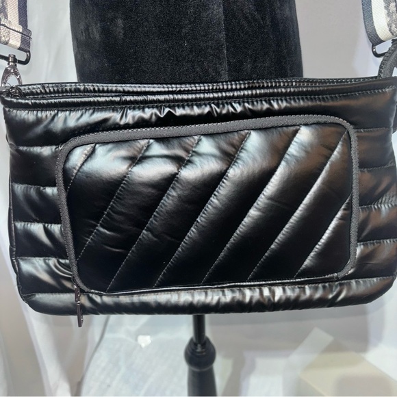 🔥SALE THINK ROYLYN Bank Street XL Crossbody Black Nylon - Picture 7 of 10
